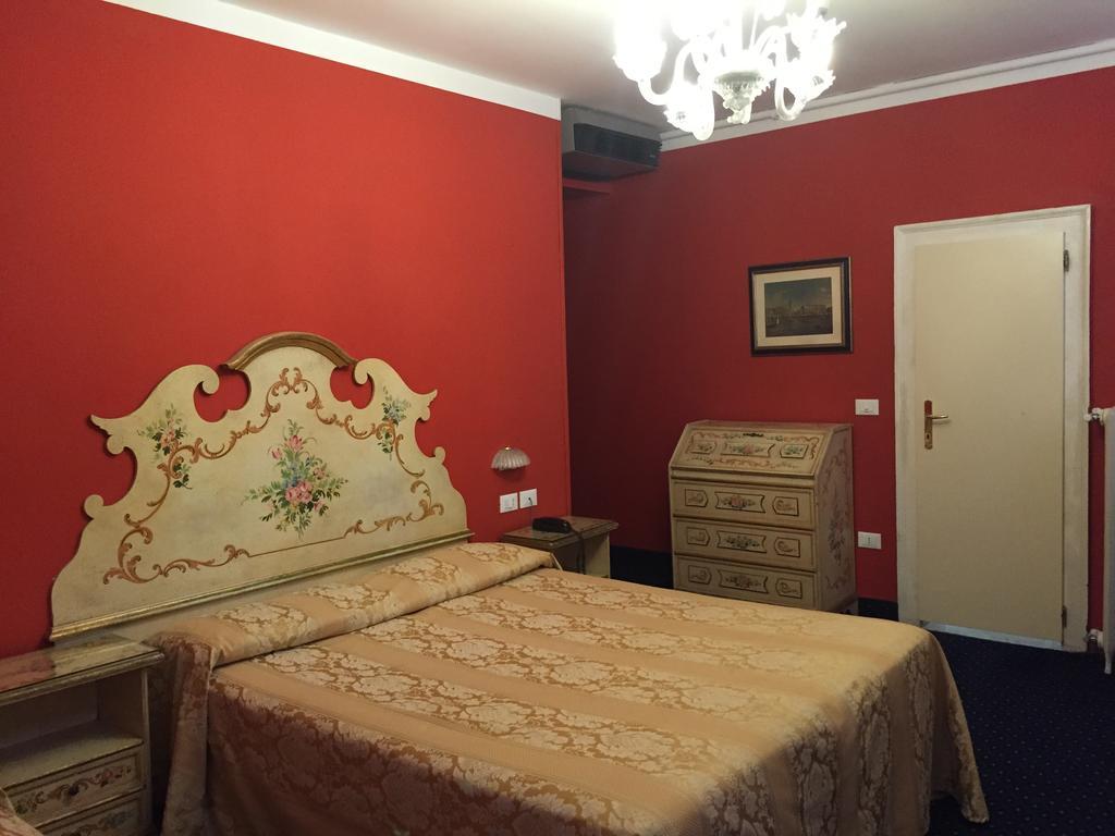 Hotel Malibran Venedig Rum bild